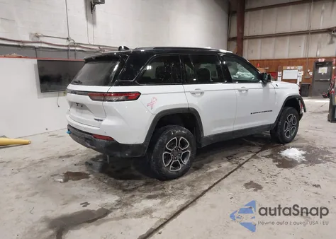 2023 Jeep Grand Cherokee 4Xe Trailhawk z USA, uszkodzony, nr VIN 1C4RJYC65P8807631